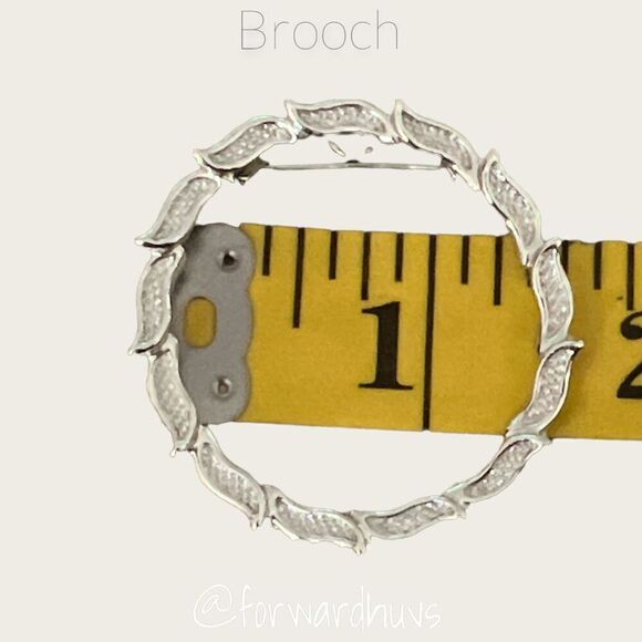 Bundle Closet Sale 3 For $$15 | Silver Tone Gerry Wreath Brooch - Picture 6 of 8